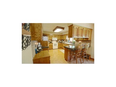 Giant Country Kitchen with Granite. Lots of Cabine