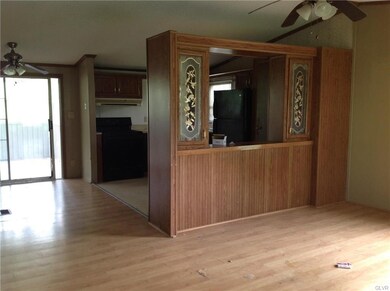 6627 Walnut St, Slatington, PA 18080 - photo 3