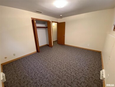 2334 Adams St, Davenport, IA 52803 - photo 7