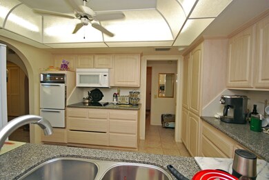 10114 W Highwood Ln unit 42, Sun City, AZ 85373 - photo 3