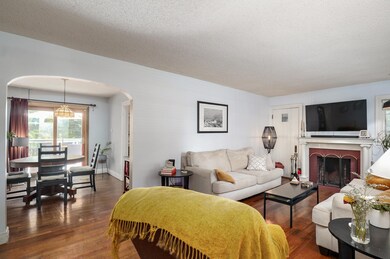 1919 E Monroe St-18