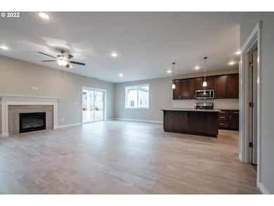 588 NE Evergreen Ave, Dallas, OR 97338 - photo 2