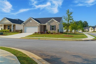Expansive corner lot