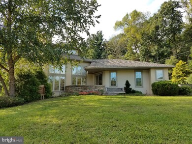 200 Meadow Glen Ln, Reading, PA 19607 - photo 2