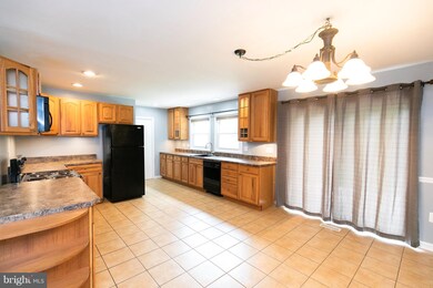 15804 Pointer Ridge Dr, Bowie, MD 20716 - photo 3