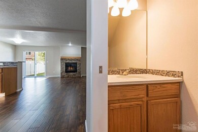 2215 SW 22nd St, Redmond, OR 97756 - photo 4