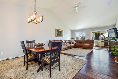 006-Dining_Room-5640372-medium