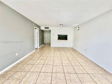 9360 Fontainebleau Blvd unit 413, Miami, FL 33172 - photo 5