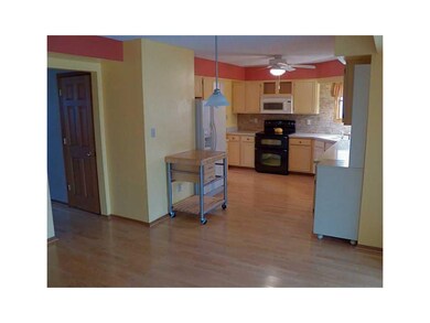 Eat-in Kitchen.