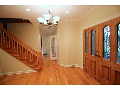 Entry/Foyer.