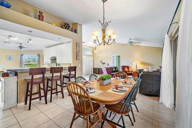 Dining Room & Breakfast Bar