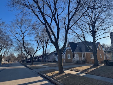 5953 N 41st St, River Hills, WI 53209 - photo 3