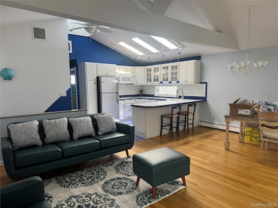 20 Illinois Ave unit Upper, Long Beach, NY 11561 - photo 6