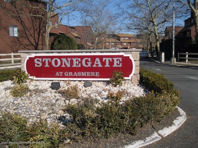 911 W Fingerboard Rd unit 258, Staten Island, NY 10304 - photo 2