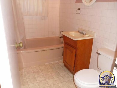 2406 SW Buchanan St, Topeka, KS 66611 - photo 7