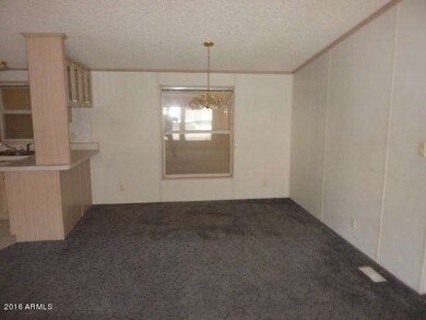 023-285814 Dining room
