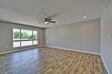 10512 W Caron Dr, Sun City, AZ 85351 - photo 6