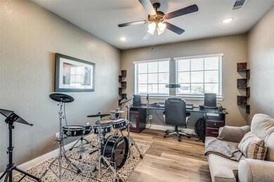 Office featuring visible vents, baseboards, light 