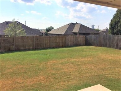 625 Madeline Ln, Moore, OK 73160 - photo 5