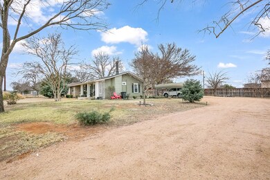 104 E Grothe St, Fredericksburg, TX 78624 - photo 4