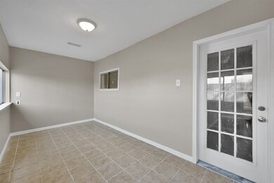 2517 Avenue of Oaks St, Houston, TX 77026 - photo 4