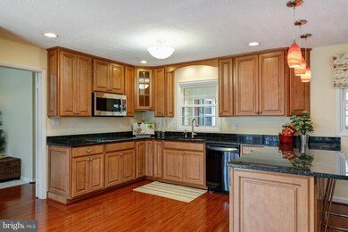 12931 Point Pleasant Dr, Fairfax, VA 22033 - photo 4
