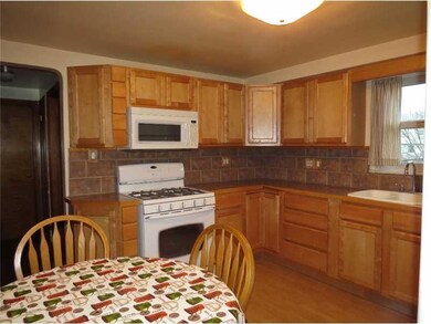 Kitchen. EIK w/appliances