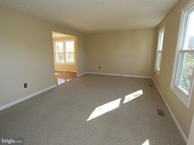 8121 Arrowhead Ct, Frederick, MD 21702 - photo 2