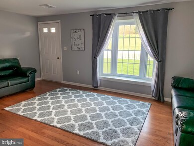 19 Maple St, Seven Valleys, PA 17360 - photo 2