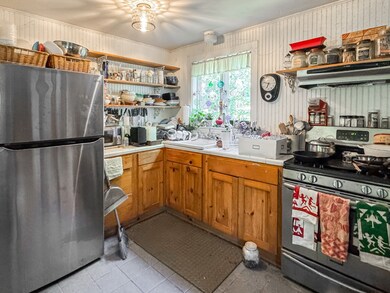 8 Hitchings Cir, Oak Bluffs, MA 02557 - photo 4