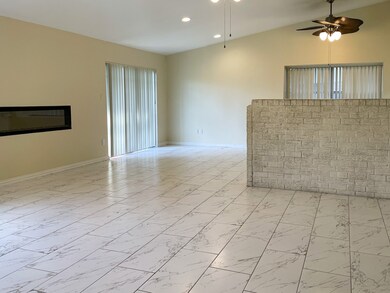 Living & Breakfast area