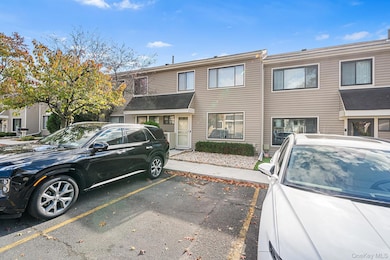 28 Berry Ct unit 576, Staten Island, NY 10309 - photo 2