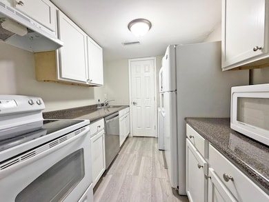 4710 Charecote Ln unit D, Columbus, OH 43220 - photo 6