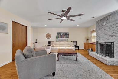 6305 Robinhood Dr, Shawnee, KS 66203 - photo 7