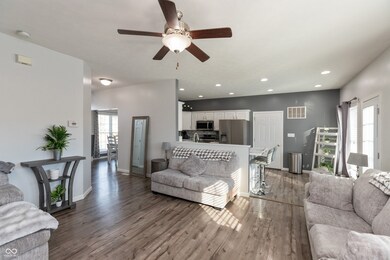 5607 Regency Dr, Columbus, IN 47203 - photo 5