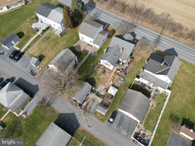 629 W Mauch Chunk St, Nazareth, PA 18064 - photo 6