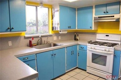 Gas cooking and Corian-style counters...