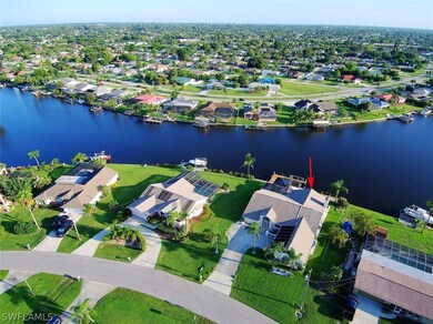 The houses on the curve are on 3 lot sites, giving wide open spaces !!!