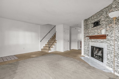 27 Crows Nest Ln unit 8F, Danbury, CT 06810 - photo 4