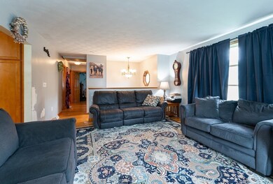 126 Forest Park Rd, Dracut, MA 01826 - photo 5