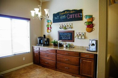 Eat-in Kitchen