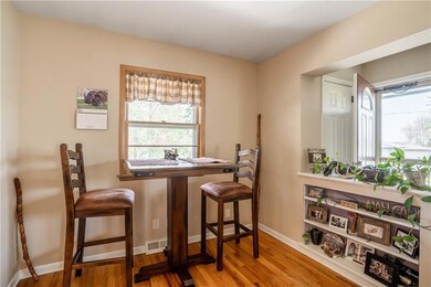 3202 E 26th St, Des Moines, IA 50317 - photo 5