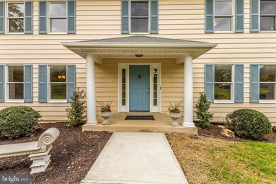 10038 Banner Country Ct, Gaithersburg, MD 20882 - photo 2