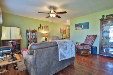 246 E Pleasant St, Brazoria, TX 77422 - photo 5