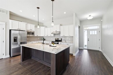 14440 Holcomb Ave, Urbandale, IA 50323 - photo 2