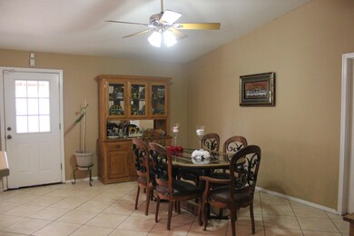 Nevins 1530 Family Room
