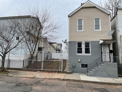 25 Kipp St, Newark, NJ 07108 - photo 2