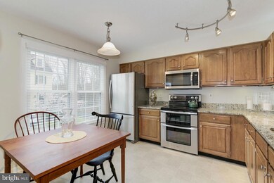 8112 Squirrel Run Rd, Springfield, VA 22152 - photo 6