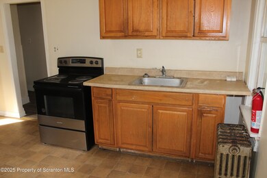 715 Moosic St unit 4, Scranton, PA 18505 - photo 2