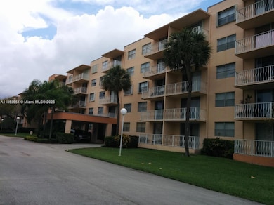 Breakwaters unit 33, West Palm Beach, FL 33401 - photo 2